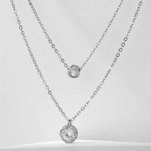 Layered round pendant necklace